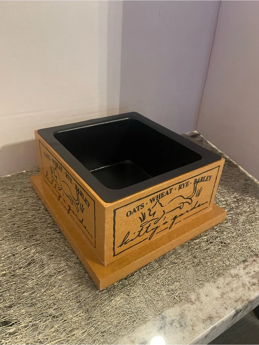 Pioneer Pet Kitty Garden Cat Grass Planter Wooden Box #3844 Excellent Condition)